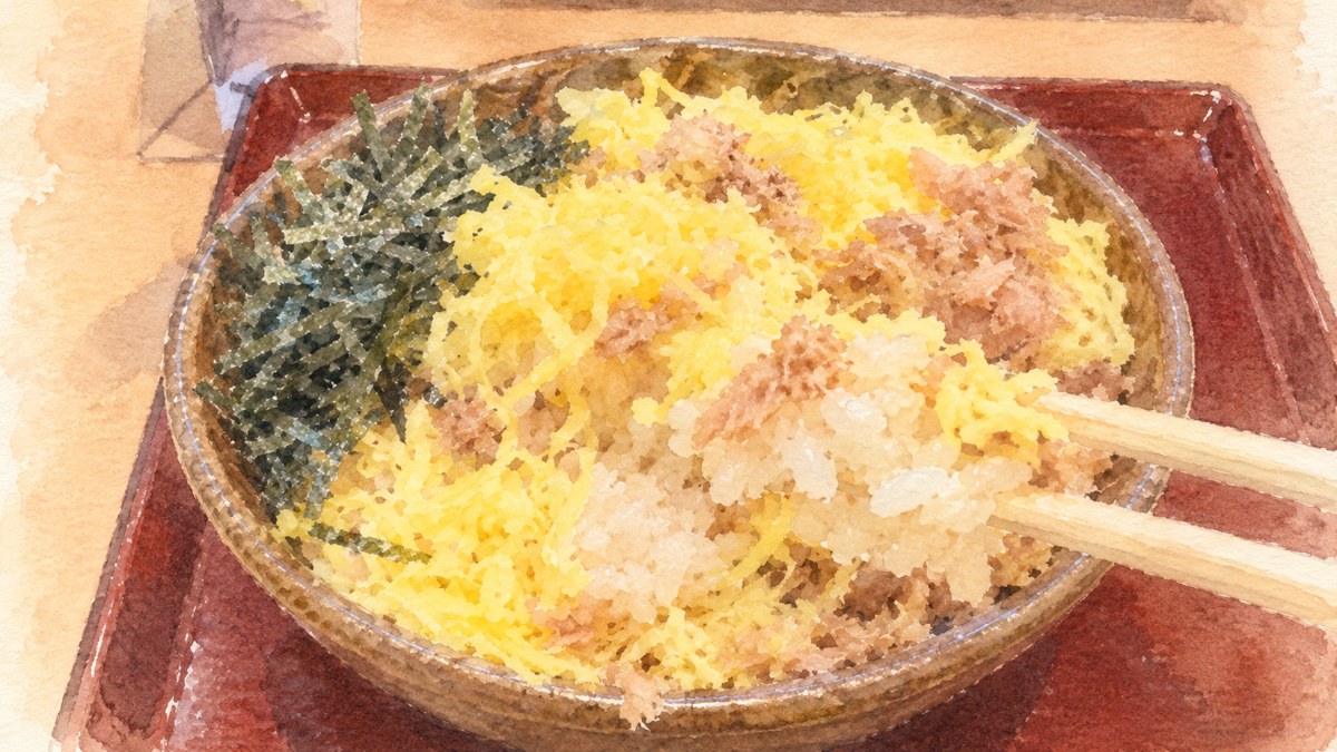 東筑軒のかしわめし。錦糸卵・鶏そぼろ・刻みのりをのせた水彩イラスト